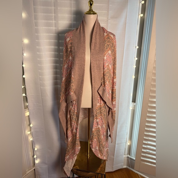Highland Park Brown and Pink Boho Cape - Picture 1 of 8